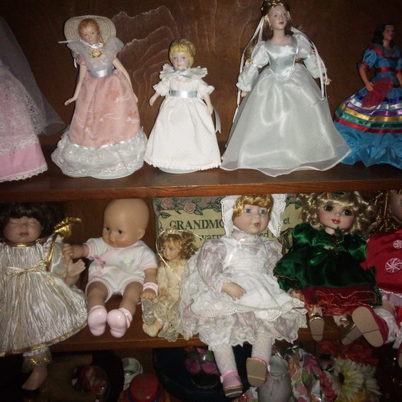 Porcelain dolls all sizes - Picture 2 of 3